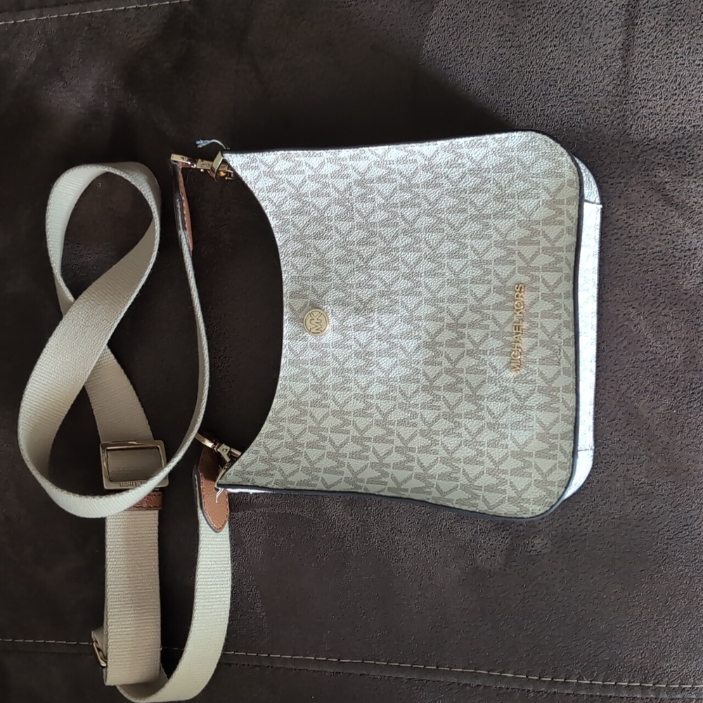 Michael kors crossbody